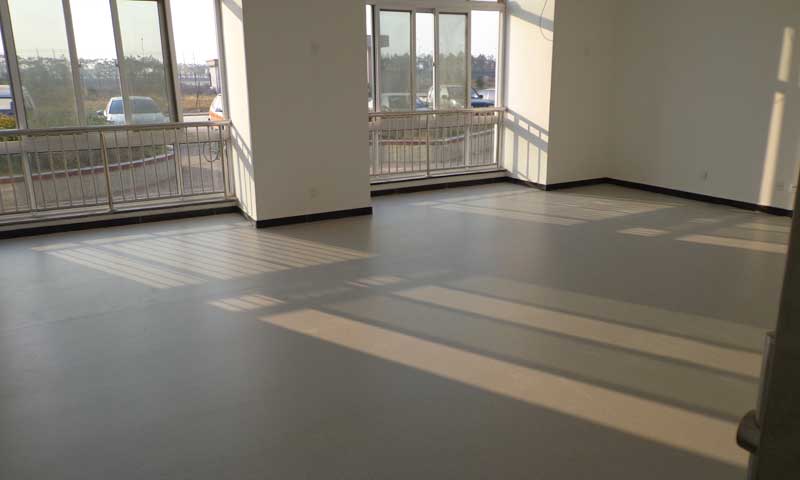 辦公地板用pvc塑膠地板優(yōu)勢在哪里？